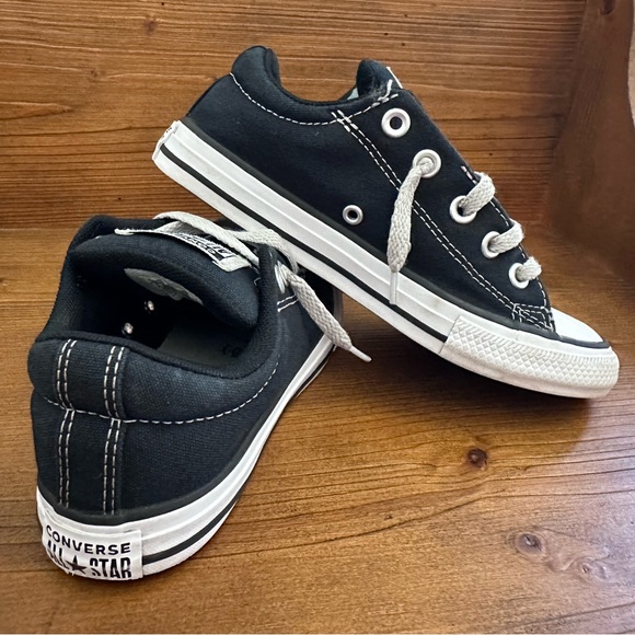 Converse All Star Sneakers kids size 2, black. - Picture 2 of 3
